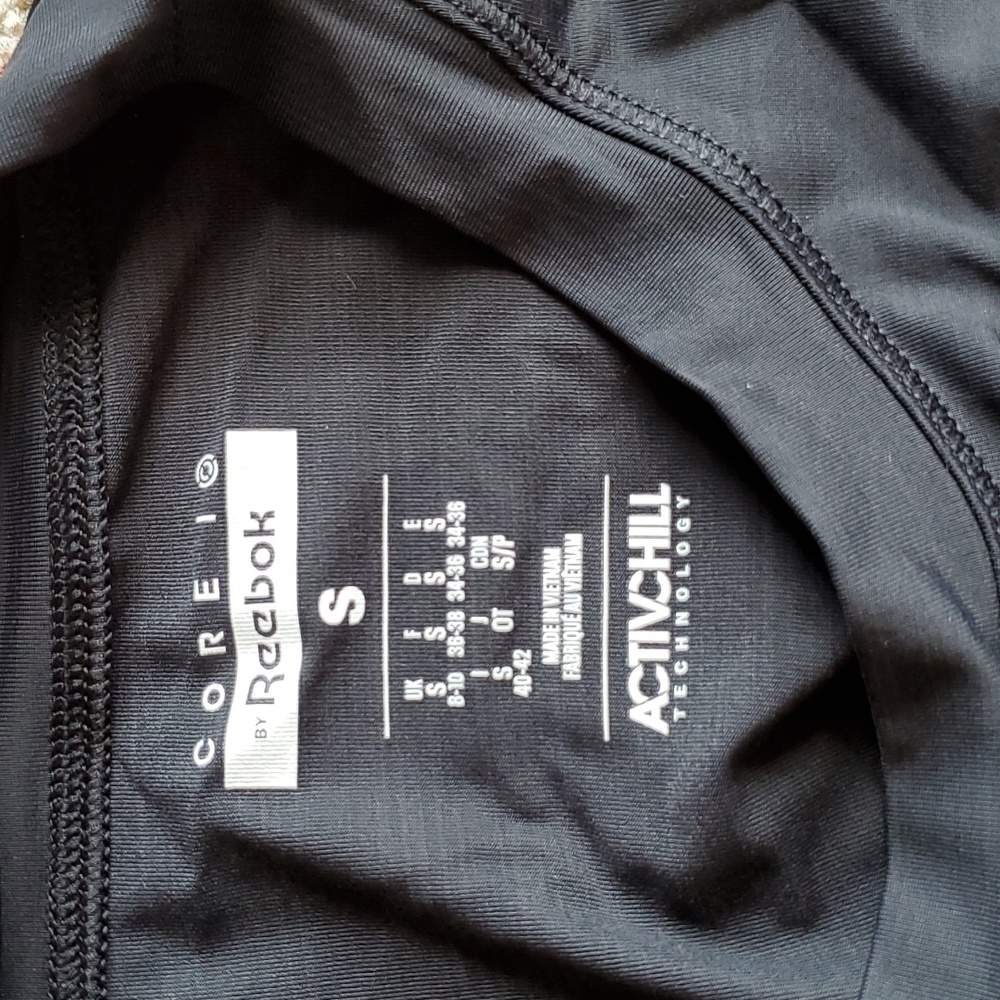 Small Reebok Core I Activewear black top fitted tank - Picture 3 of 5
